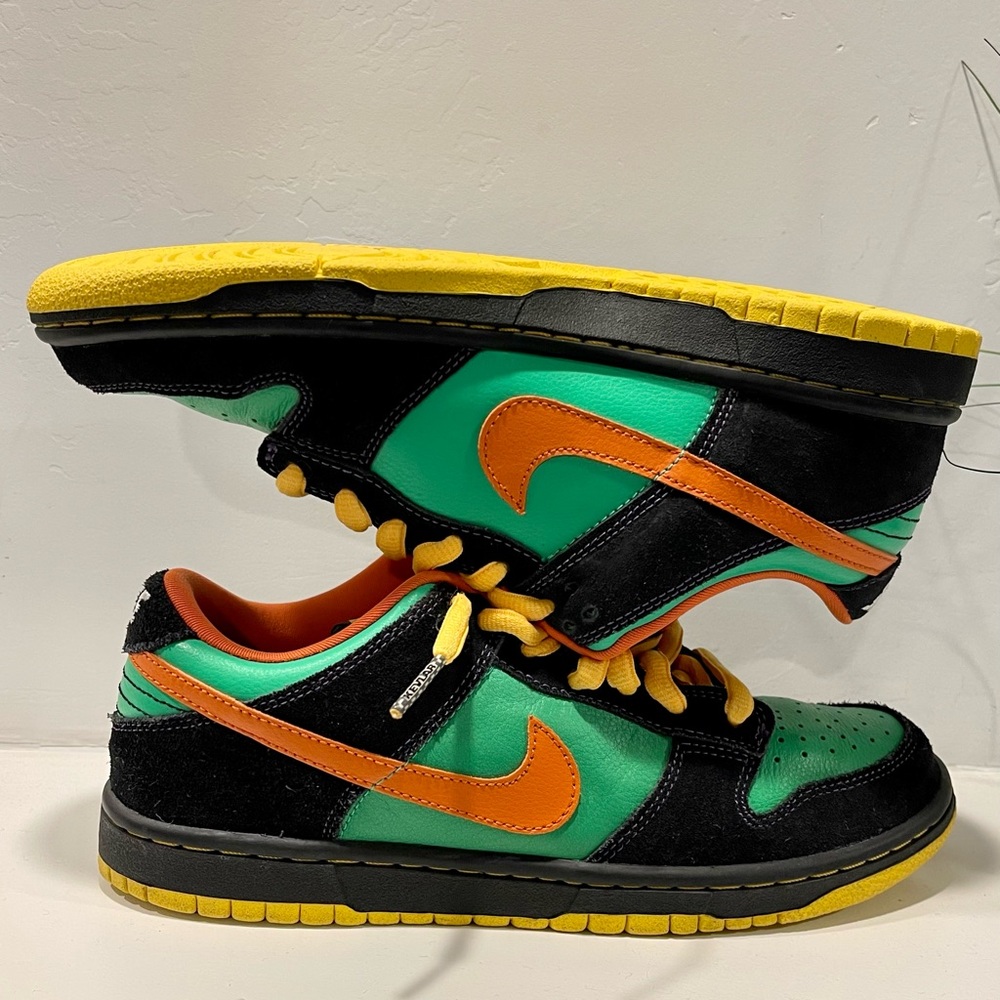 Nike Dunk Low Premium SB Size 8.5 Halloween theme Spark Green
